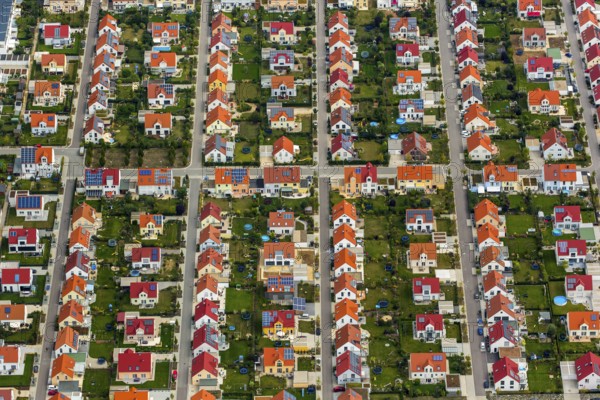 New development area, semi-detached houses, semi-detached house, residential property, condominiums, Burgweinting, Regensburg, independent city in Eastern Bavaria, Bavaria, Germany, Europe, aerial photo, birds-eyes view, aerial photograph, aerial photography, aerial photography, overview, overview, bird's eye view