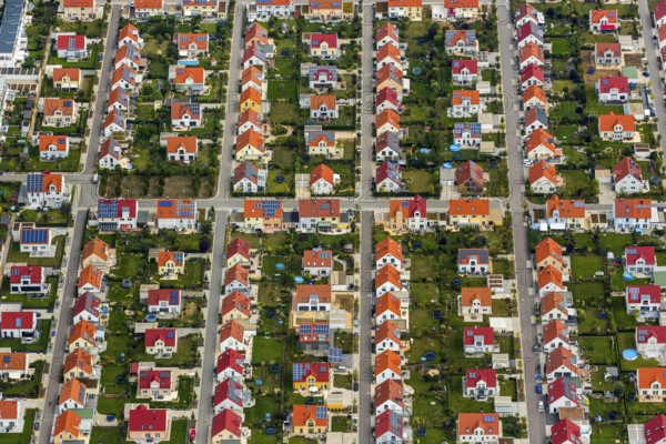 New development area, semi-detached houses, semi-detached house, residential property, condominiums, Burgweinting, Regensburg, independent city in Eastern Bavaria, Bavaria, Germany, Europe, aerial photo, birds-eyes view, aerial photograph, aerial photography, aerial photography, overview, overview, bird's eye view