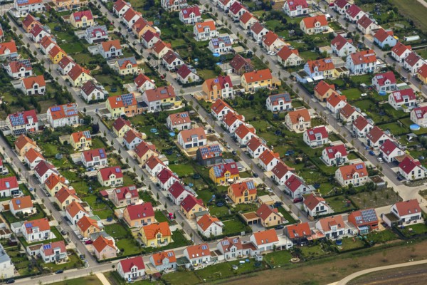 New development area, semi-detached houses, semi-detached house, residential property, condominiums, Burgweinting, Regensburg, independent city in Eastern Bavaria, Bavaria, Germany, Europe, aerial photo, birds-eyes view, aerial photograph, aerial photography, aerial photography, overview, overview, bird's eye view