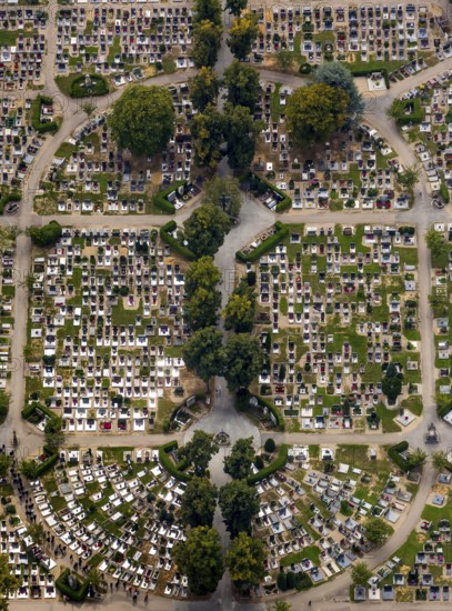 Cemetery Regensburg, Upper Catholic Cemetery Regensburg, row graves, military graves, Regensburg, independent city in Eastern Bavaria, Bavaria, Germany, Europe, aerial view, birds-eyes view, aerial photography, aerial photography, aerial photography, overview, bird's eye view