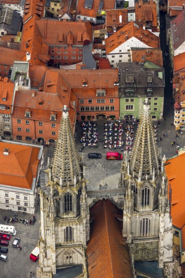 Regensburg Cathedral on Cathedral Square, Cathedral Church of St Peter, Regensburg, independent city in Eastern Bavaria, Bavaria, Germany, Europe, aerial view, bird's-eye view, aerial photography, aerial photography, overview, bird's-eye view