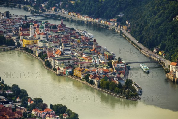 Old town of Passau with St. Stephen's Cathedral on the cathedral square as the seat of the Bishop of Passau, confluence of the three rivers Danube, Inn and Ilz, municipality of Freinberg, independent university town in the administrative district of Lower Bavaria in Eastern Bavaria, Upper Austria, Austria, Europe, aerial view, bird's-eye view, aerial photography, aerial photography, overview, bird's-eye view