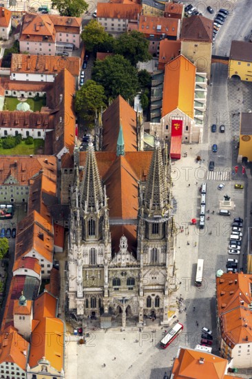 Regensburg Cathedral on Cathedral Square, Cathedral Church of St Peter, Regensburg, independent city in Eastern Bavaria, Bavaria, Germany, Europe, aerial view, bird's-eye view, aerial photography, aerial photography, overview, bird's-eye view