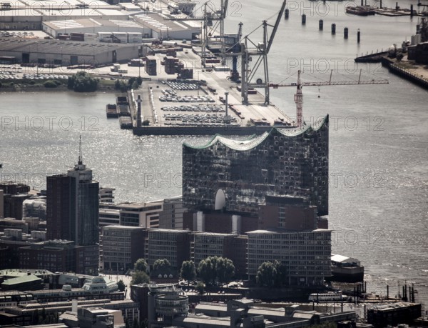 Elbphilharmonie with Hafencity, Speicherstadt, UNESCO World Heritage Site, cruise terminal, Unilever House cruise ship Queen Mary 2, Hamburg harbour, Elbe, Hamburg, Free and Hanseatic City of Hamburg, Hamburg, Germany