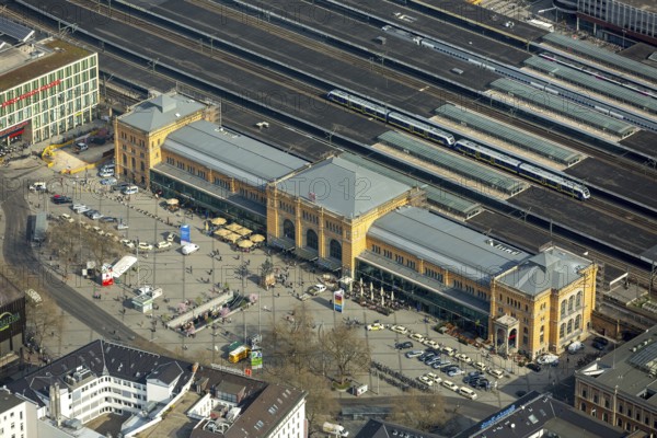 Hanover main station at Ernst-August-Platz, junction station, long-distance railway station, Hanover, state capital, Lower Saxony, Germany, DE, Europe, aerial view, birds-eyes view, aerial photography, aerial photography, overview, overview, bird's eye view