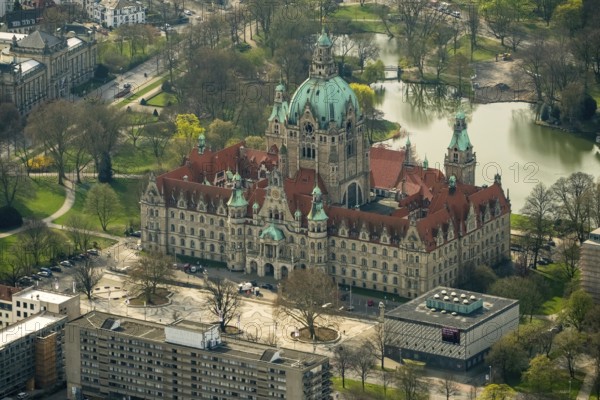 New Town Hall, Hanover's landmark, Wilhelminian, castle-like magnificent building in eclectic style, city administration, town hall dome, Hanover, state capital, Lower Saxony, Germany, DE, Europe, aerial photo, birds-eyes view, aerial photography, aerial photography, overview, bird's eye view