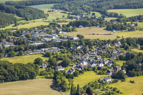 Aerial view, local view Niedersprockhövel, Sprockhövel, Ruhr area, North Rhine-Westphalia, Germany, DE, Ennepe-Ruhr district, Europe, property tax, real estate, aerial view, aerial photography, aerial photography, overview, bird's-eye view, forest area, meadows and fields, residential area, living and living, residential area, residential buildings, housing estate, birds-eyes view, overview