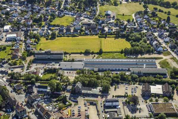 Aerial view, factory premises Beisenbruchstraße, Hof Stock / Alter Bahnhof, Niedersprockhövel, Sprockhövel, Ruhr area, North Rhine-Westphalia, Germany, Aldi supermarket, DE, Ennepe-Ruhr-Kreis, Europe, commercial enterprises, commercial area, commercial location, commercial use, property tax, Hauhinco Maschinenfabrik G. Hausherr Jochums, real estate, industrial facilities, industrial area, industrial site, aerial view, aerial photography, aerial photography, Netto supermarket, overview, bird's-eye view, residential area, residential area, residential buildings, housing estate, birds-eyes view, overview