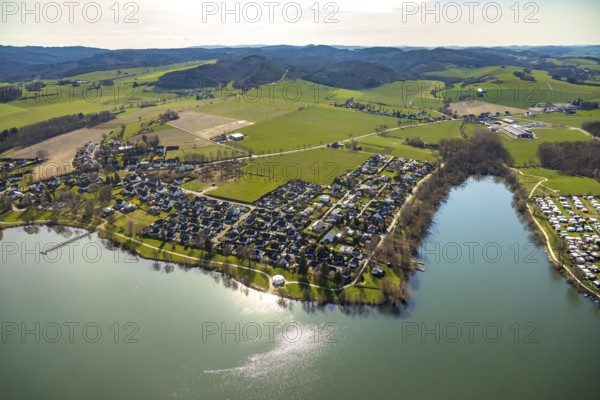 Aerial view, settlement An der Hespe, shore reservoir Sorpesee, Amecke, Sundern, Sauerland, North Rhine-Westphalia, Germany, DE, Europe, aerial view, aerial photography, aerial photography, overview, bird's-eye view, birds-eyes, view, overview, water, leisure, swimming, boats, shipping, ships, recreation, drinking water, water supply, local recreation, nature, reservoir, dam, residential, flat, houses, residential buildings, housing estate, settlement