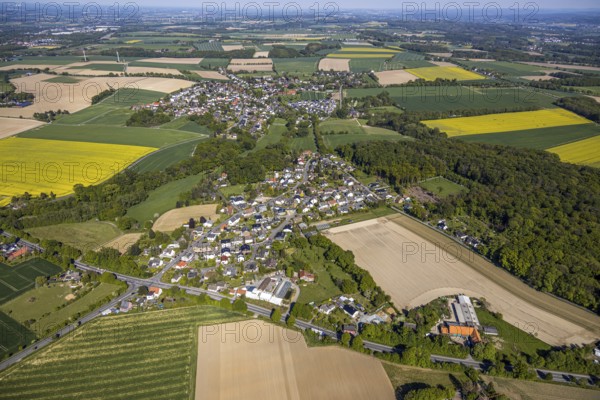 Aerial view, local view Am bush and local view Billmerich, Unna, Ruhr area, North Rhine-Westphalia, Germany, DE, Europe, distant view, green trees, aerial view, aerial photography, aerial photography, overview, bird's-eye view, meadows and fields, birds-eyes view, overview