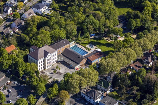 Aerial photo, Katharinenschule Unna, outdoor swimming pool Bornekamp, forest area, Unna, Ruhr area, North Rhine-Westphalia, Germany, education, educational institution, DE, Europe, outdoor swimming pool, primary school, teaching institute, aerial photo, aerial photography, aerial photography, school, swimming pool, swimming pool, overview, bird's eye view, birds-eyes view, overview
