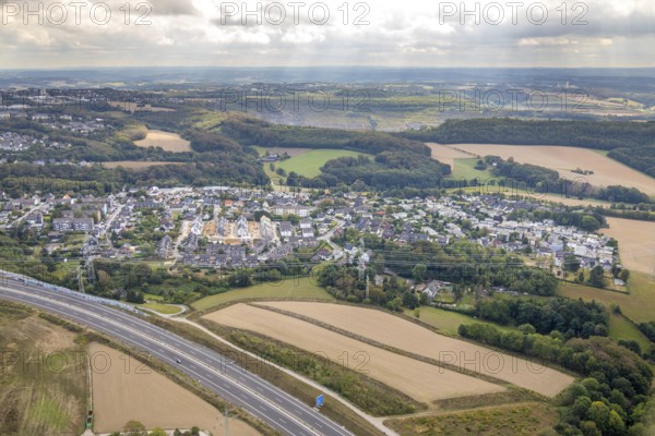 Aerial view, construction site, new building project, residential area, Obere Flandersbach, quarry Rützkausen, Velbert, Ruhr area, North Rhine-Westphalia, Germany, construction work, building, building site, building plots, construction project, construction site, DE, single-family houses, Europe, distant view, property tax, real estate, aerial view, aerial photography, aerial photography, new construction, terraced houses, quarry, overview, bird's eye view, housing estate, living and living, residential area, residential buildings, residential quality, residential neighbourhood, housing estate, birds-eyes view, onlyVelbert, overview, Velbert-Mitte