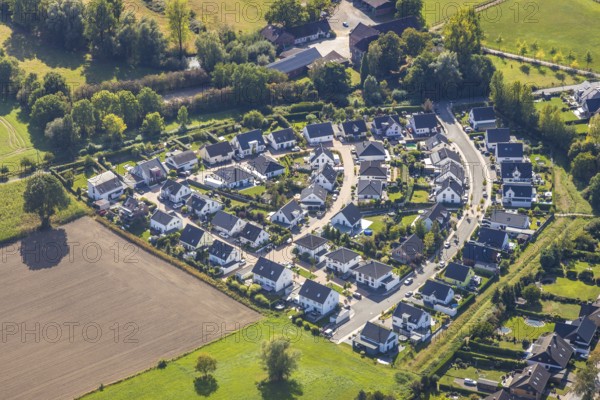 Aerial view, residential area Langes Kamp, Am Dorfkamp, Unna, Ruhr area, North Rhine-Westphalia, Germany, construction area, building site, building plots, construction project, construction site, DE, development, Europe, property tax, real estate, aerial view, aerial photography, aerial photography, new construction, overview, bird's eye view, residential complex, living and living, residential area, residential buildings, residential quality, residential neighbourhood, housing estate, birds-eyes view, overview