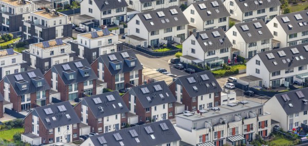 Aerial view, Winkelstraße housing estate, Oberstadt, Velbert, Ruhr area, North Rhine-Westphalia, Germany, DE, single-family homes, Europe, property tax, real estate, aerial view, aerial photography, aerial photography, terraced houses, overview, bird's-eye view, residential complex, living and living, residential area, residential buildings, quality of living, residential neighbourhood, housing estate, birds-eyes view, onlyVelbert, overview, semi-detached houses, residential property, building boom, Velbert-Mitte