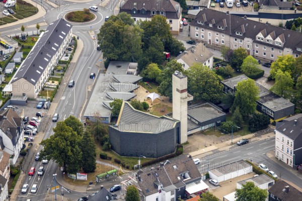 Aerial view, protestant church of peace, protestant kindergarten, upper town, Velbert, Ruhr area, North Rhine-Westphalia, Germany, place of worship, DE, Europe, place of worship, kindergarten, day nursery, day care centre, church, parish, day care centre, denomination, aerial view, aerial photography, aerial photography, Nevigeser Straße, religion, Schmalenhofer Straße, overview, bird's-eye view, birds-eyes view, onlyVelbert, overview, Velbert-Mitte