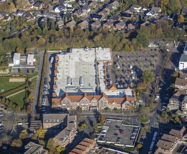 Aerial view, E-Center Alnwicker Ring, Voerde, Ruhr area, North Rhine-Westphalia, Germany, DE, shopping markets, shopping square, shopping centre, Europe, aerial view, aerial photography, aerial photography, local supply centre, car parks, shopping centre, overview, bird's-eye view, overview
