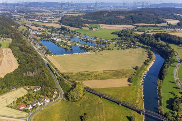 Aerial photo, family campsite Borlefzen, river Weser, Uffeln, Vlotho, OWL, Ostwestfalen-Lippe, East Westphalia, North Rhine-Westphalia, Germany, bathing lake, boats, boat harbour, Borlefzener Hof, camping, camping facility, camping houses, campervan, camping site, DE, Europe, leisure, hobby, aerial photography, aerial photography, aerial photography, OWL book, OWL book, lake, sailing boats, overview, bird's-eye view, motorhome, caravan, marina, birds-eyes view, overview