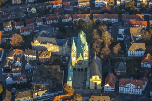 Aerial view, Basilica of the Visitation of the Virgin Mary, Walburgisstraße, Old pilgrimage church, Franciscan monastery renovation, Klosterstraße, Werl, North Rhine-Westphalia, Germany