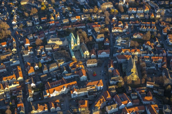 Aerial view, Basilica of the Visitation of the Virgin Mary, Walburgisstraße, old pilgrimage church, Franciscan monastery renovation, St. Walburga Catholic Church, market square with Christmas tree, Klosterstraße, Werl, North Rhine-Westphalia, Germany