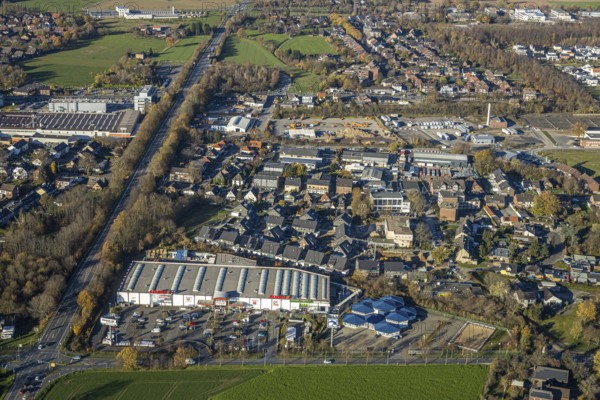 Aerial view, commercial area Lintorfer Straße, toom Baumarkt, Krämer MEGA STORE, Inneboltstraße, Neukirchen-Vluyn, Ruhr area, North Rhine-Westphalia, Germany, DE, Europe, commercial enterprises, commercial area, commercial park, commercial location, commercial use, industrial area, industrial building, industrial location, aerial view, aerial photography, aerial photography, equestrian supplies, overview, bird's-eye view, birds-eyes view, overview