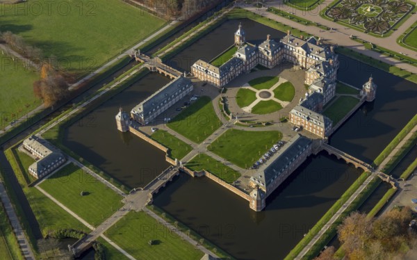 Nordkirchen Palace, Westphalian Versailles, Nordlirchen Palace, 18th century manor house in the Versailles style on an island with extensive landscaped gardens, at the North Rhine-Westphalia School of Finance, Baroque garden Venusinsel, Nordkirchen, Münsterland, North Rhine-Westphalia, Germany, DE, Europe, aerial photo, birds-eyes view, aerial photograph, aerial photography, aerial photography, overview, overview, bird's eye view, palace and park have been recognised by UNESCO as a total work of art of international standing