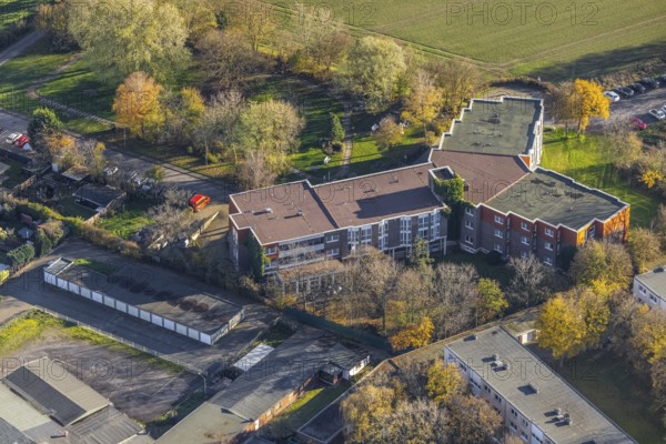 Aerial view, AWO Willy-Könen-Seniorenzentrum, Vluyn, Neukirchen-Vluyn, Ruhr area, North Rhine-Westphalia, Germany, retirement home, nursing home, care and nursing, DE, Europe, Fürmannsheck, aerial view, aerial photography, aerial photography, care facility, retirement home, retirement residence, retirement home, senior centre, overview, bird's eye view, birds-eyes view, overview