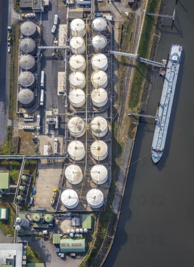 Aerial photo, tank farm, tanker, harbour area, harbour facilities, Obererft, Neuss, city limits Düsseldorf, Rhineland, North Rhine-Westphalia, Germany, DE, Europe, birds-eyes view, aerial photo, aerial photography, aerial photography, overview, overview, bird's eye view, harbour operating company, Neuss-Düsseldorfer Häfen GmbH & Co. KG, Contargo Neuss GmbH, Spedition Ansorge GmbH & Co. KG, Tanquid GmbH & Co. KG Tanklager Neuss I, Neuss customs office, Rhine, car transport, car loading, cargo ships, Neuss port, port of Neuss, port of Neuss, Rhine port, inland port, port facility, inland shipping