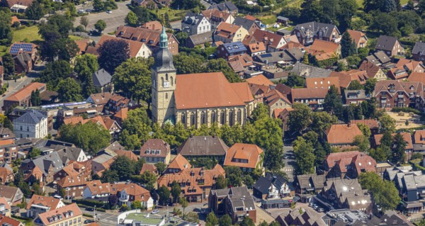 Aerial view, catholic St. Martinus collegiate church and parish church, town centre, Nottuln, Münsterland, North Rhine-Westphalia, Germany, place of worship, city, DE, Europe, religious community, place of worship, property tax, real estate, town centre, church, parish, denomination, aerial view, aerial photography, aerial photography, local view, religion, town view, urban area, town centre, Stiftsplatz, overview, bird's eye view, residential area, living and life, residential area, residential buildings, quality of life, housing estate, birds-eyes view, overview