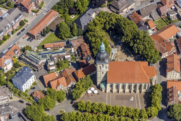 Aerial view, catholic St. Martinus collegiate church and parish church, town centre, Nottuln, Münsterland, North Rhine-Westphalia, Germany, place of worship, city, DE, Europe, religious community, place of worship, property tax, real estate, town centre, church, parish, denomination, aerial view, aerial photography, aerial photography, local view, religion, town view, urban area, town centre, Stiftsplatz, overview, bird's eye view, residential area, living and life, residential area, residential buildings, quality of life, housing estate, birds-eyes view, overview