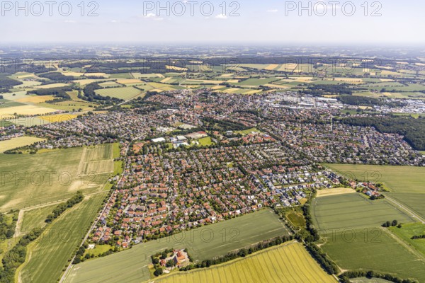 Aerial view, view of the town, Sportpark Nottuln, St. Martinus Stifts- und Pfarrkirche, Nottuln, Münsterland, North Rhine-Westphalia, Germany, place of worship, bathing establishment, bathing resort, education, educational institution, DE, Europe, distant view, outdoor swimming pool, leisure, football pitch, Geschwister-Scholl-Hauptschule, religious community, place of worship, property tax, secondary school, real estate, church, parish, denomination, educational institute, athletics stadium, aerial view, aerial photography, aerial photography, religion, school, swimming pool, swimming pool, sports, sports facilities, sports ground, sports facility, townscape, urban area, tennis, tennis facility, tennis courts, overview, bird's-eye view, residential complex, living and life, residential area, residential buildings, quality of life, residential neighbourhood, housing estate, birds-eyes view, overview
