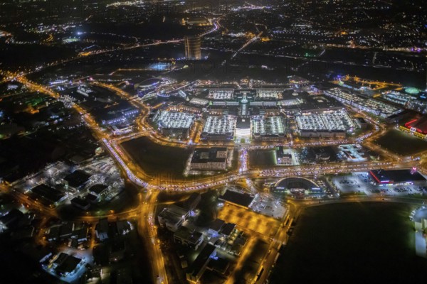 Aerial view, Centro shopping centre, Oberhausen-Neue Mitte, arcade, play station, CentrO-Promenade, night shot, Bermensfeld, Oberhausen, Ruhr area, North Rhine-Westphalia, Germany, DEU, Europe, birds-eyes view, aerial photography, aerial photography, overview, overview, bird's eye view, nightshot, night, night flight