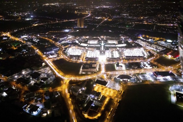 Aerial view, Centro shopping centre, Oberhausen-Neue Mitte, arcade, play station, CentrO-Promenade, night shot, Bermensfeld, Oberhausen, Ruhr area, North Rhine-Westphalia, Germany, DEU, Europe, birds-eyes view, aerial photography, aerial photography, overview, overview, bird's eye view, nightshot, night, night flight