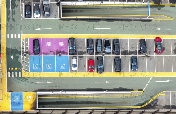 Aerial view, Centro shopping centre, parking deck, Oberhausen, Ruhr area, North Rhine-Westphalia, Germany, DE, shopping centre, shopping mall, shopping mile, shopping markets, shopping square, shopping centre, Europe, shapes and colours, aerial view, aerial photography, aerial photography, local shopping centre, Neue Mitte, car parks, shopping, overview, bird's eye view, signpost, birds-eyes view, overview