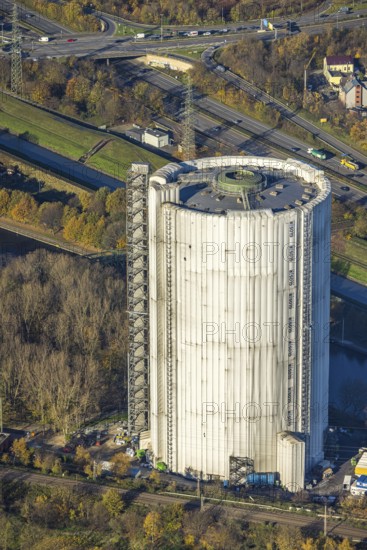 Aerial photo, gasometer renovation, covered gasometer, CentrO Ferris wheel, Buschhausen, Oberhausen, Ruhr area, North Rhine-Westphalia, Germany, construction work, construction area, construction site, construction project, construction site, DE, Europe, aerial photo, aerial photography, aerial photography, renovation, refurbishment, overview, bird's-eye view, overview, white tarpaulins