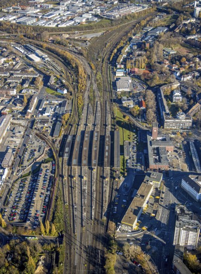 Aerial view, Oberhausen main station, city centre, Oberhausen, Ruhr area, North Rhine-Westphalia, Germany, railway tracks, railway station, DE, Deutsche Bahn AG, Europe, shapes and colours, central station, main station, aerial view, aerial photography, aerial photography, passenger station, separation station, overview, bird's eye view, Willy-Brandt-Platz, birds-eyes view, overview
