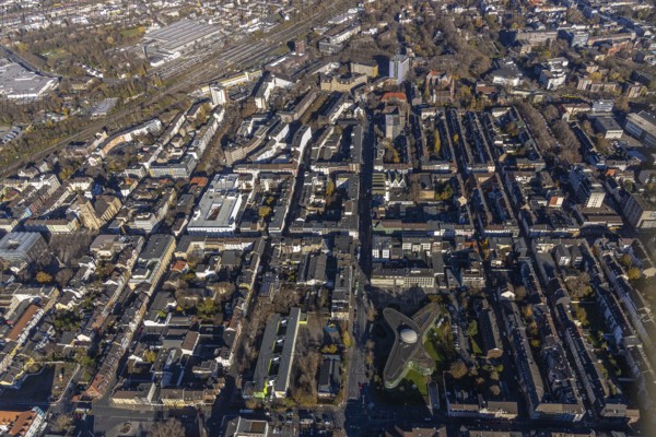 Aerial view, Oberhausen main station, city centre view, Oberhausen, Ruhr area, North Rhine-Westphalia, Germany, Amstgericht, railway tracks, railway station, DE, Deutsche Bahn AG, reception building, Europe, property tax, main station, main station, real estate, aerial view, aerial photography, aerial photography, passenger station, separation station, overview, bird's eye view, Willy-Brandt-Platz, residential complex, living and living, residential area, residential buildings, residential quality, residential quarter, housing estate, birds-eyes view, overview