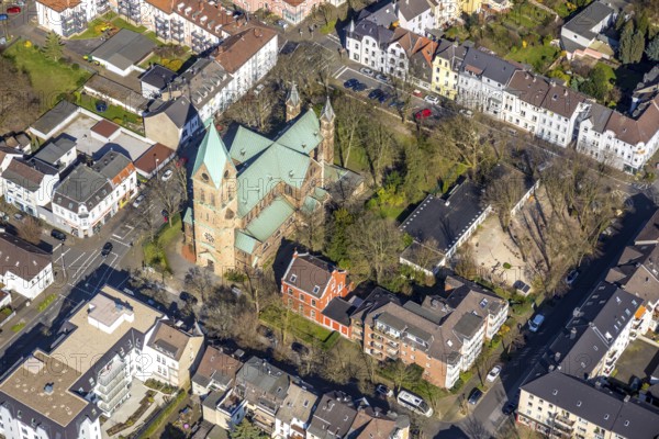 Aerial photo, Catholic Kindergarten Hermannstraße, Catholic Church of the Sacred Heart of Jesus, parish of St. Mary's Assumption, Linksruhr, Mülheim an der Ruhr, Ruhr area, North Rhine-Westphalia, Germany, Mülheim, an, der, Ruhr, DE, Europe, birds-eyes, view, aerial photograph, aerial photography, aerial photography, overview, overview, bird's eye view, house of God, religion, faith, worship, mass, childcare, education, education, day-care centre, day-care centre, pedagogy