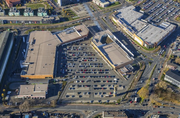 Aerial view, Sterkrader Tor Oberhausen shopping centre, Deer-Center, Sterkrade Mitte, Oberhausen, Ruhr area, North Rhine-Westphalia, Germany, Bahnhofstraße, DE, shopping, shopping centre, shopping mall, shopping markets, shopping place, shopping centre, Europe, aerial view, aerial photography, aerial photography, parking, shopping, shopping centre, overview, bird's eye view, birds-eyes view, overview