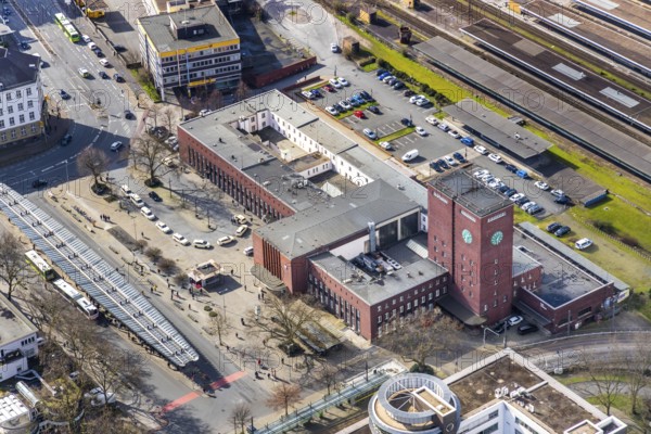 Aerial view, Oberhausen main station, Willy-Brandt-Platz, Oberhausen, Ruhr area, North Rhine-Westphalia, Germany, railway station, station building, station forecourt, bus station, bus stop, bus stop roofing, DE, Deutsche Bahn AG, Europe, main station, aerial view, aerial photography, aerial photography, taxi, overview, bird's-eye view, overview