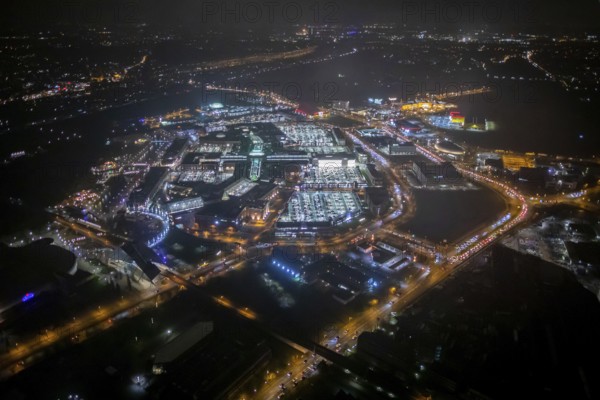 Aerial view, Centro shopping centre, Oberhausen-Neue Mitte, arcade, play station, CentrO-Promenade, night shot, Bermensfeld, Oberhausen, Ruhr area, North Rhine-Westphalia, Germany, DEU, Europe, birds-eyes view, aerial photography, aerial photography, overview, overview, bird's eye view, nightshot, night, night flight
