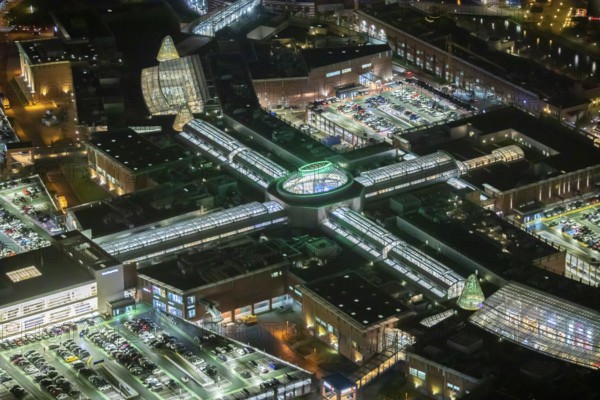 Aerial view, Centro shopping centre, Oberhausen-Neue Mitte, arcade, play station, CentrO-Promenade, night shot, Bermensfeld, Oberhausen, Ruhr area, North Rhine-Westphalia, Germany, DEU, Europe, birds-eyes view, aerial photography, aerial photography, overview, overview, bird's eye view, nightshot, night, night flight