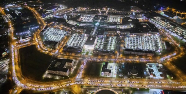 Aerial view, Centro shopping centre, Oberhausen-Neue Mitte, arcade, play station, CentrO-Promenade, night shot, Bermensfeld, Oberhausen, Ruhr area, North Rhine-Westphalia, Germany, DEU, Europe, birds-eyes view, aerial photography, aerial photography, overview, overview, bird's eye view, nightshot, night, night flight