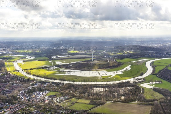 Aerial view, Styrumer Ruhrbogen, landfill Kolkerhofweg, city triangle Duisburg - Oberhausen - Mülheim, river Ruhr, Linksruhr, Mülheim an der Ruhr, Ruhr area, North Rhine-Westphalia, Germany, bridge over the Ruhr, DE, railway bridge, Europe, distant view, flood, aerial view, aerial photography, aerial photography, Ruhraue, Ruhrtalradweg, Ruhrufer, Speldorfer Straße, overview, bird's-eye view, wind power, wind turbines, birds-eyes view, overview, flooding