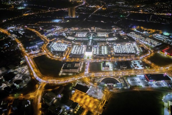 Aerial view, Centro shopping centre, Oberhausen-Neue Mitte, arcade, play station, CentrO-Promenade, night shot, Bermensfeld, Oberhausen, Ruhr area, North Rhine-Westphalia, Germany, DEU, Europe, birds-eyes view, aerial photography, aerial photography, overview, overview, bird's eye view, nightshot, night, night flight