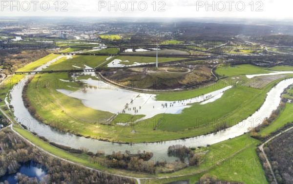 Aerial view, Styrumer Ruhrbogen, landfill Kolkerhofweg, city triangle Duisburg-Oberhausen-Mülheim, river Ruhr, left Ruhr, Mülheim an der Ruhr, Ruhr area, North Rhine-Westphalia, Germany, bridge over the Ruhr, DE, railway bridge, Europe, distant view, flood, aerial view, aerial photography, aerial photography, Ruhraue, Ruhrtalradweg, Ruhrufer, Speldorfer Straße, overview, bird's-eye view, wind power, wind turbines, birds-eyes view, overview, flooding
