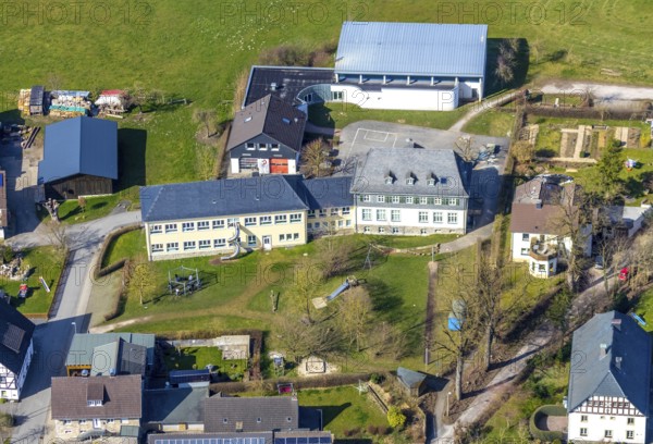 Aerial photo, Catholic primary school Helleferld, Hellefeld, Sundern, Sauerland, North Rhine-Westphalia, Germany, DE, Europe, aerial view, aerial photography, aerial photography, overview, bird's-eye view, view, overview, education, pupils, college, training, school year, homework, class, year group, education, pedagogy