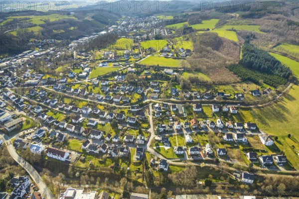 Aerial photo, Frickenberg, Sundern-Mitte, Sundern, Sauerland, North Rhine-Westphalia, Germany, DE, Beluga (sturgeon), Europe, aerial photography, aerial photography, aerial photography, overview, bird's-eye view, birds-eyes, view, overview, living, flat, houses, residential buildings, housing estate, settlement