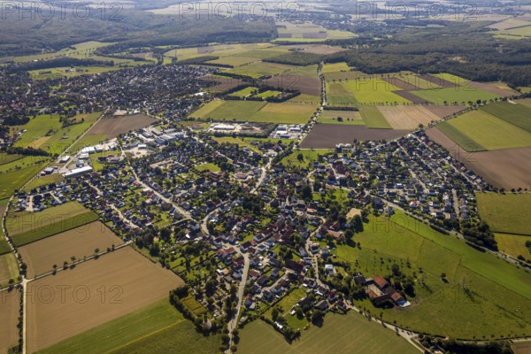 Aerial view, local view Oberntudorf, Salzkotten, Ostwestfalen-Lippe, OWL, North Rhine-Westphalia, Germany, DE, Europe, distant view, property tax, real estate, aerial view, aerial photography, aerial photography, OWL book, OWL book, East Westphalia, overview, bird's-eye view, forest area, meadows and fields, residential area, living and living, residential area, residential buildings, residential quality, residential neighbourhood, housing estate, birds-eyes view, overview