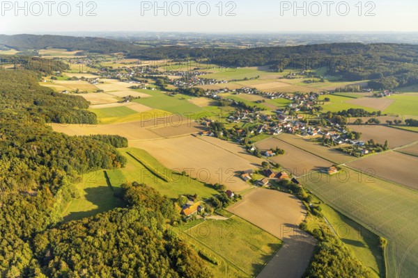 Aerial view, local view Börninghausen, meadows and fields, Preußisch Oldendorf, OWL, Ostwestfalen-Lippe, East Westphalia, North Rhine-Westphalia, Germany, DE, Europe, property tax, real estate, aerial view, aerial photography, aerial photography, OWL book, OWL book, local view, townscape, urban area, overview, bird's-eye view, forest area, residential area, living and living, residential area, residential buildings, residential quality, residential neighbourhood, housing estate, birds-eyes view, overview