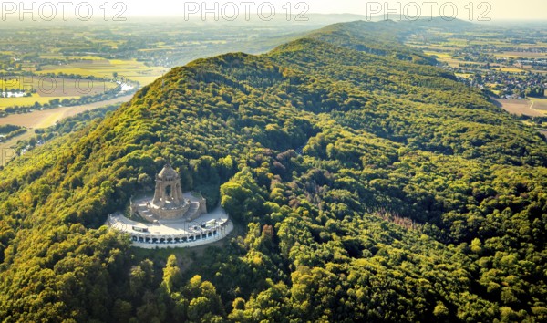 Aerial photograph, Kaiser Wilhelm Monument, Barkhausen, Porta Westfalica, OWL, Ostwestfalen-Lippe, East Westphalia, North Rhine-Westphalia, Germany, DE, monument, Europe, imperial statue, aerial photograph, aerial photography, aerial photography, national monument, OWL book, OWLBuch, Ringterrasse, sight, late Wilhelminianism, street of monuments, Tor tor to Westphalia, overview, bird's-eye view, landmark, forest, forest area, Weser breakthrough, Wiehengebirge, Wittekindsberg, birds-eyes view, overview